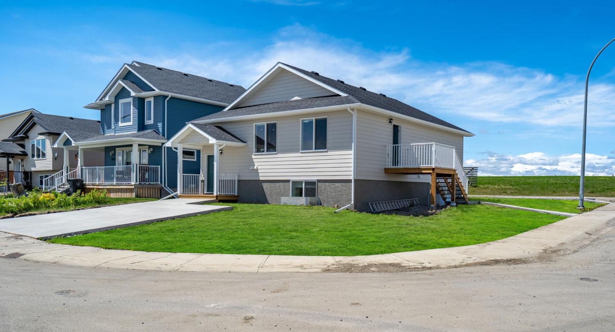 Villa Livingston Way I Sleep 6 I Netflix I Kitchen I Tv Pincher Creek Exterior foto